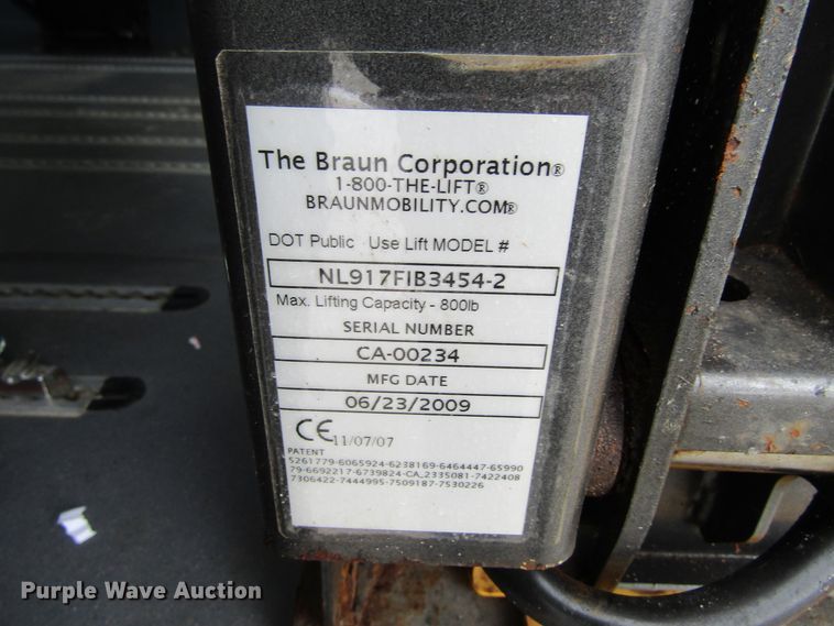 image for item GC9788 2009 Ford E450  shuttle bus