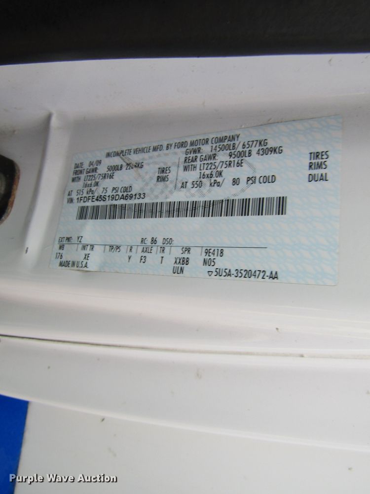 image for item GC9788 2009 Ford E450  shuttle bus