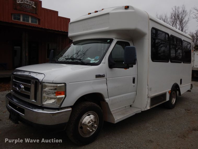 image for item GG9332 2009 Ford E350  shuttle bus