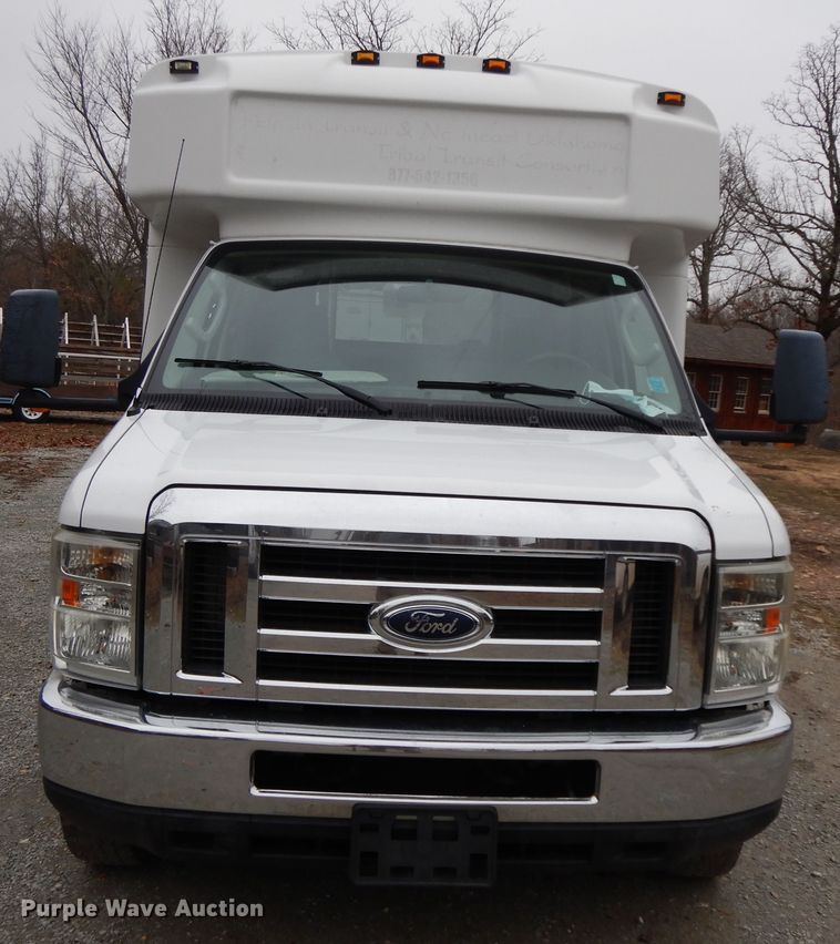 image for item GG9332 2009 Ford E350  shuttle bus