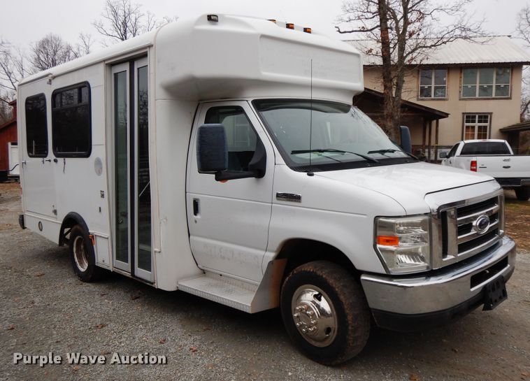image for item GG9332 2009 Ford E350  shuttle bus