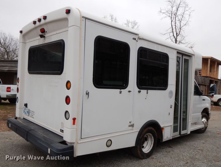 image for item GG9332 2009 Ford E350  shuttle bus