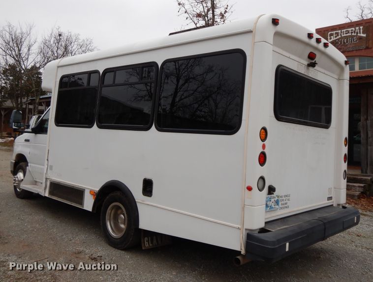 image for item GG9332 2009 Ford E350  shuttle bus