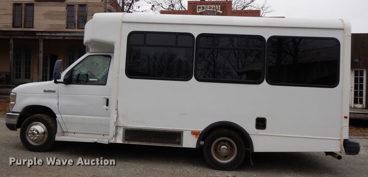 image for item GG9332 2009 Ford E350  shuttle bus