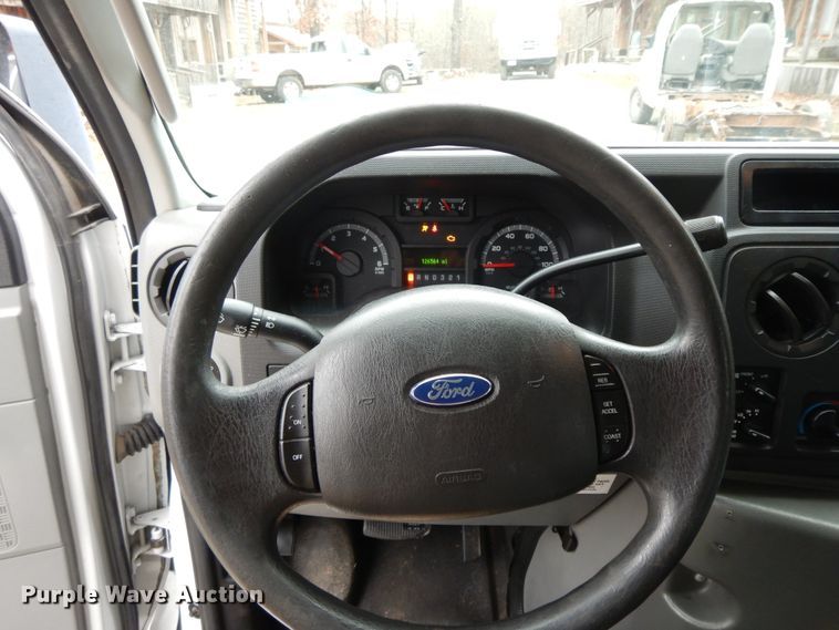 image for item GG9332 2009 Ford E350  shuttle bus