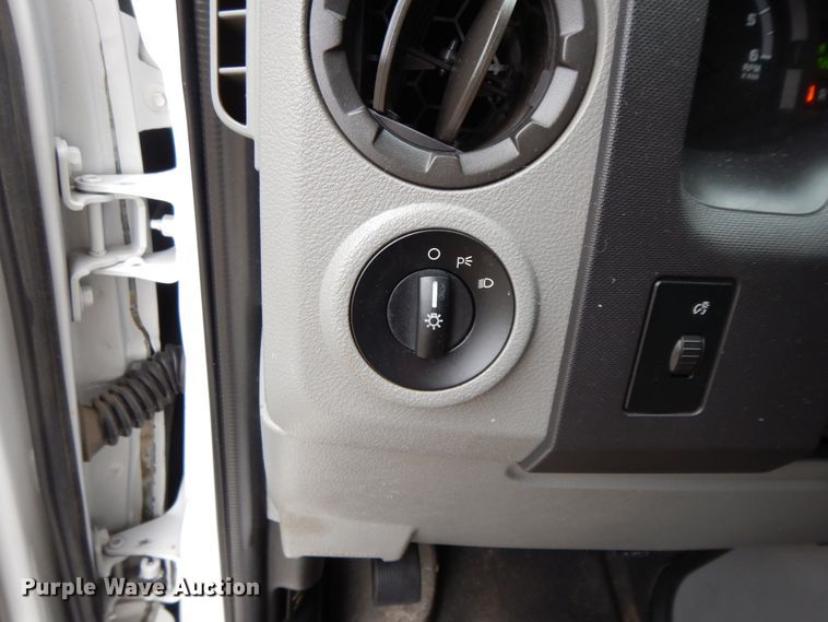 image for item GG9332 2009 Ford E350  shuttle bus