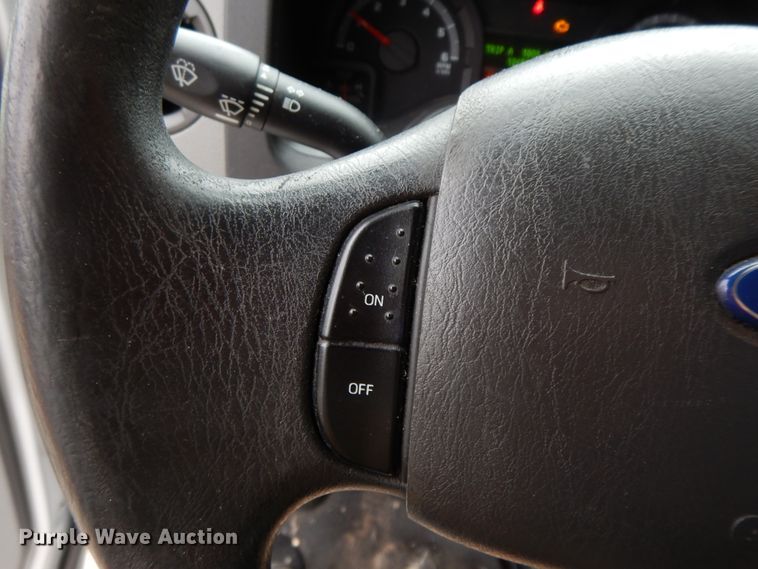 image for item GG9332 2009 Ford E350  shuttle bus