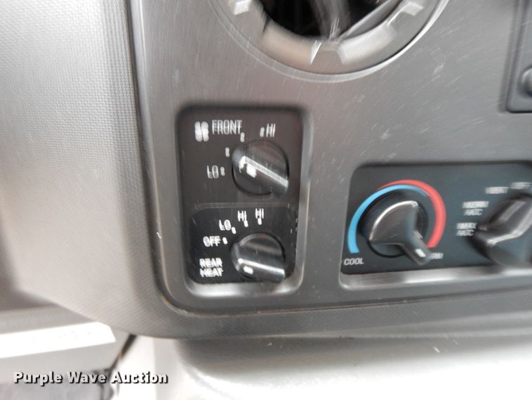 image for item GG9332 2009 Ford E350  shuttle bus