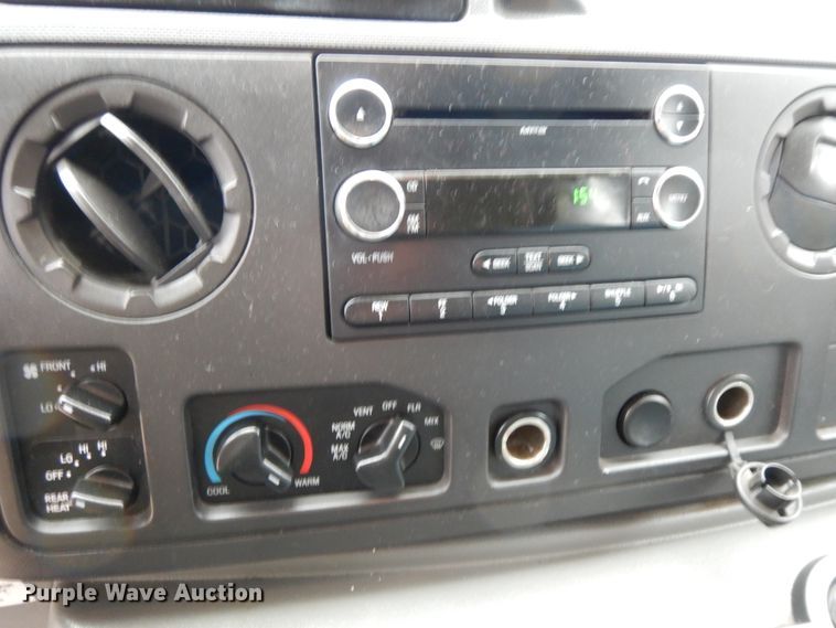 image for item GG9332 2009 Ford E350  shuttle bus