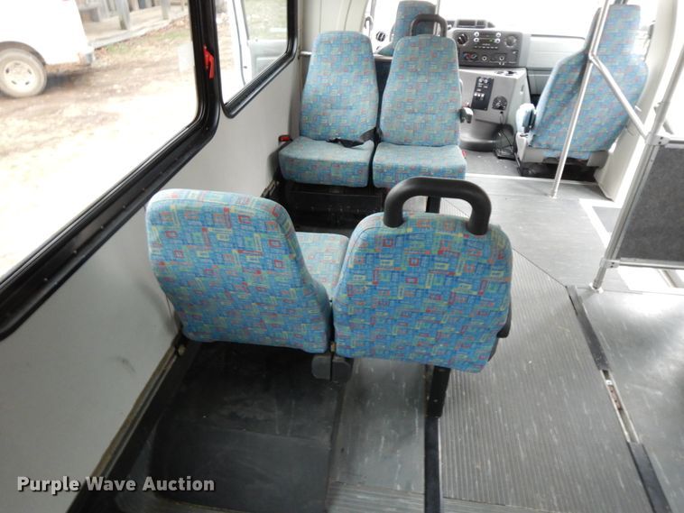 image for item GG9332 2009 Ford E350  shuttle bus