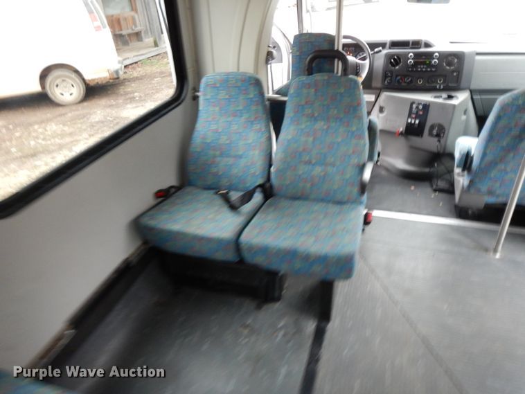 image for item GG9332 2009 Ford E350  shuttle bus