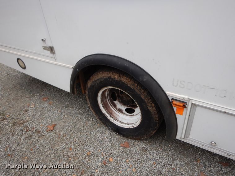 image for item GG9332 2009 Ford E350  shuttle bus