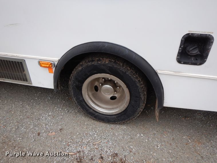 image for item GG9332 2009 Ford E350  shuttle bus