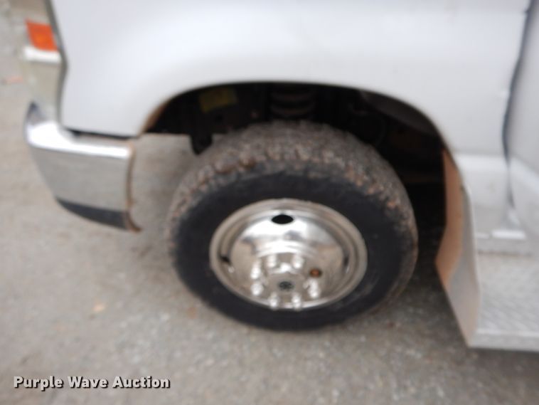 image for item GG9332 2009 Ford E350  shuttle bus