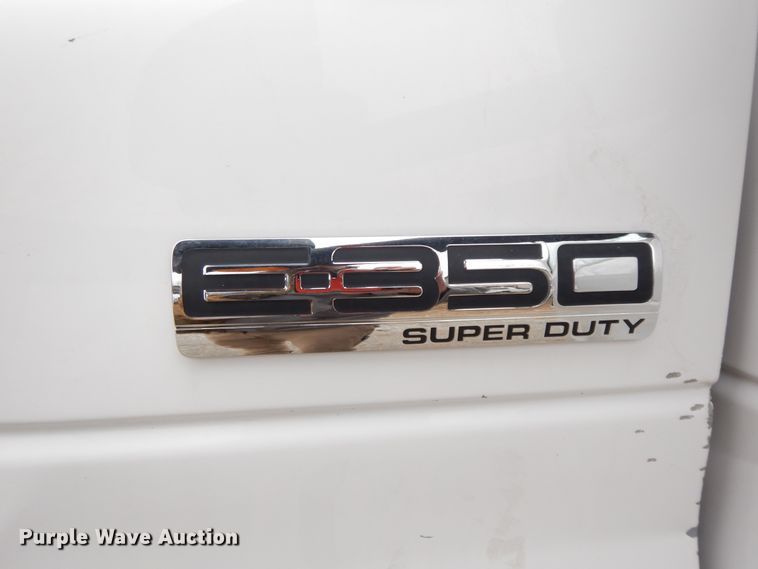 image for item GG9332 2009 Ford E350  shuttle bus