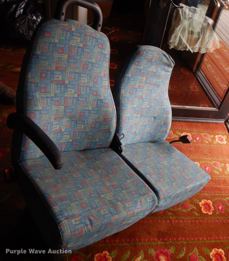 image for item GG9332 2009 Ford E350  shuttle bus