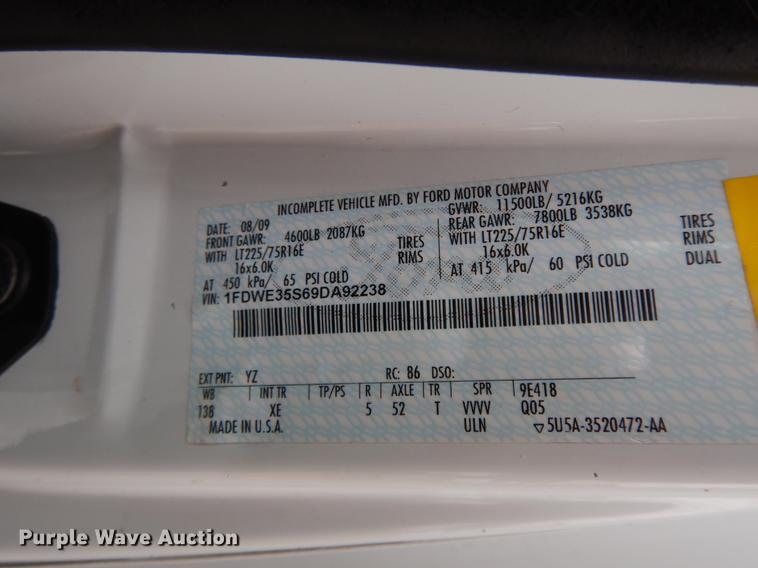 image for item GG9332 2009 Ford E350  shuttle bus