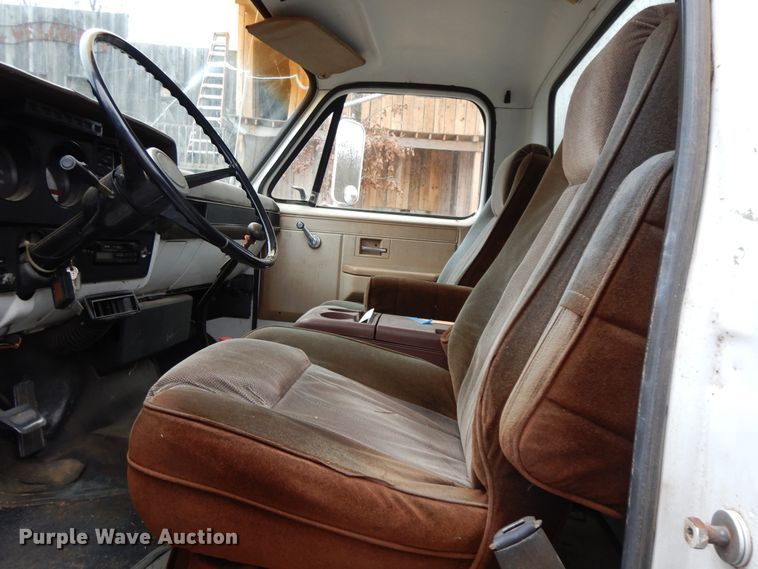 image for item GG9334 1984 Chevrolet 70  box truck