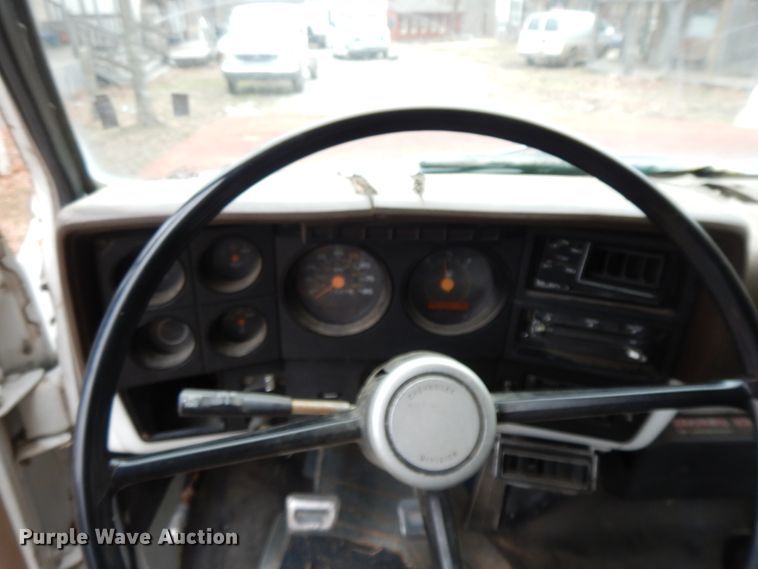 image for item GG9334 1984 Chevrolet 70  box truck