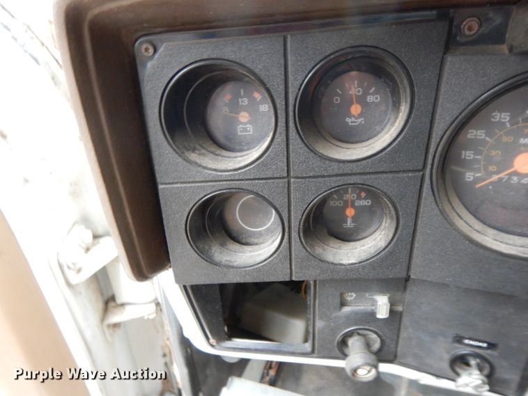 image for item GG9334 1984 Chevrolet 70  box truck