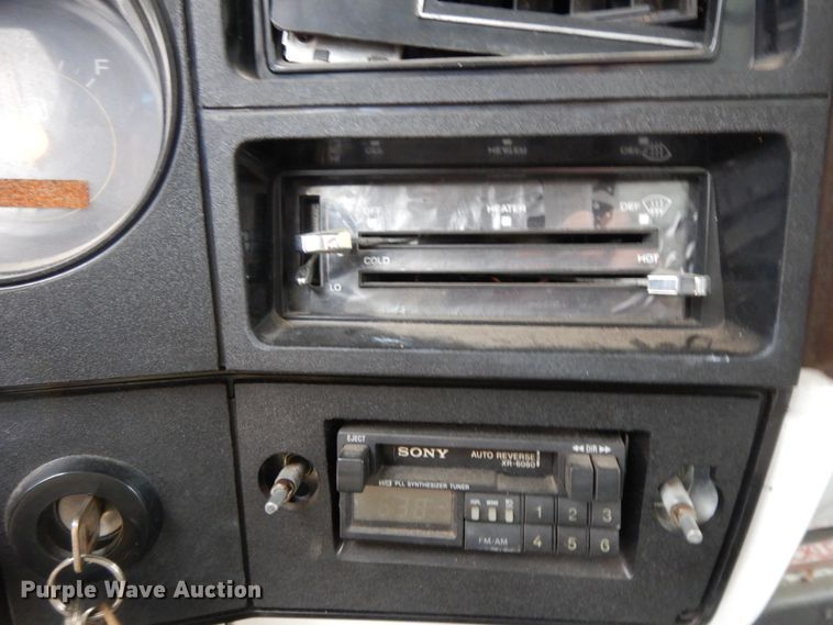 image for item GG9334 1984 Chevrolet 70  box truck