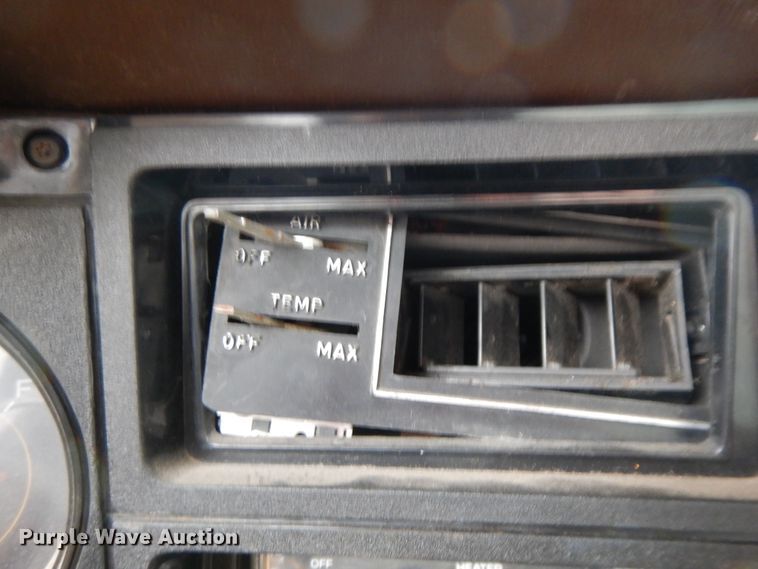 image for item GG9334 1984 Chevrolet 70  box truck