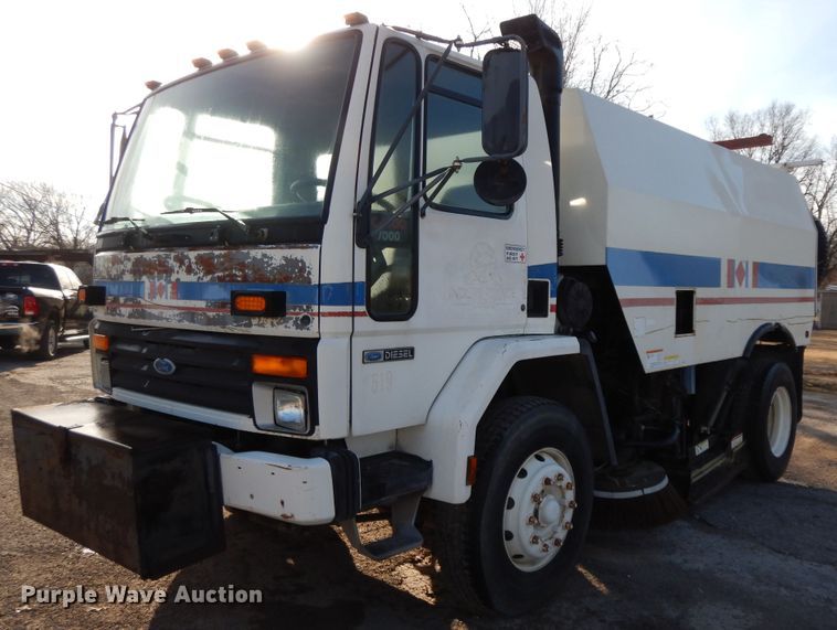 image for item GG9375 1993 Ford Cargo 7000  street sweeper truck