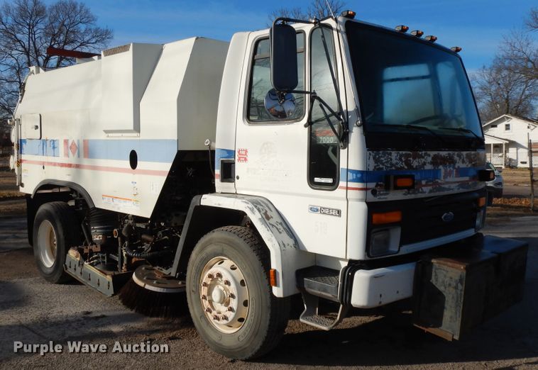 image for item GG9375 1993 Ford Cargo 7000  street sweeper truck