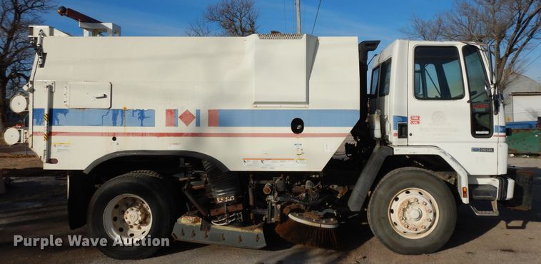 image for item GG9375 1993 Ford Cargo 7000  street sweeper truck