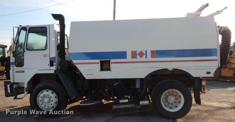 image for item GG9375 1993 Ford Cargo 7000  street sweeper truck