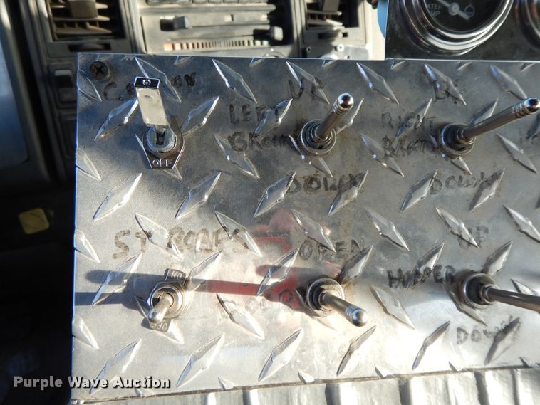 image for item GG9375 1993 Ford Cargo 7000  street sweeper truck