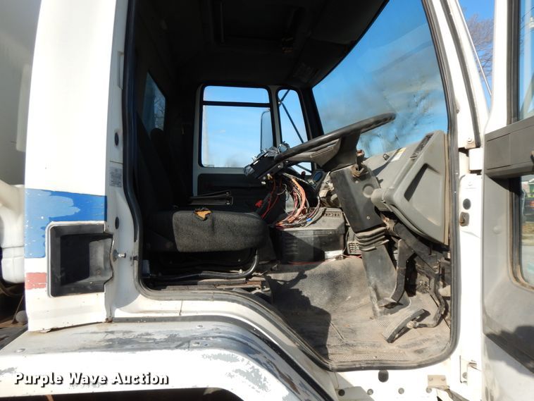 image for item GG9375 1993 Ford Cargo 7000  street sweeper truck