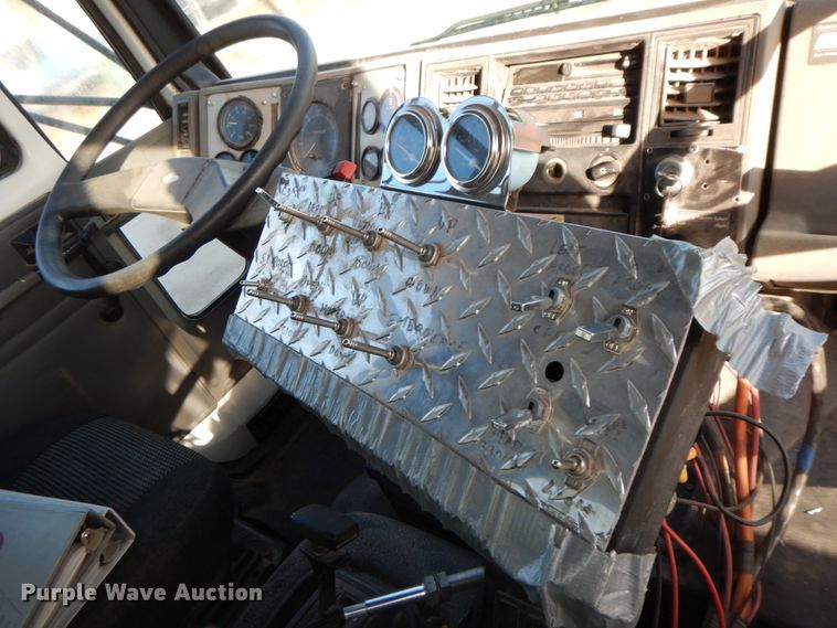 image for item GG9375 1993 Ford Cargo 7000  street sweeper truck