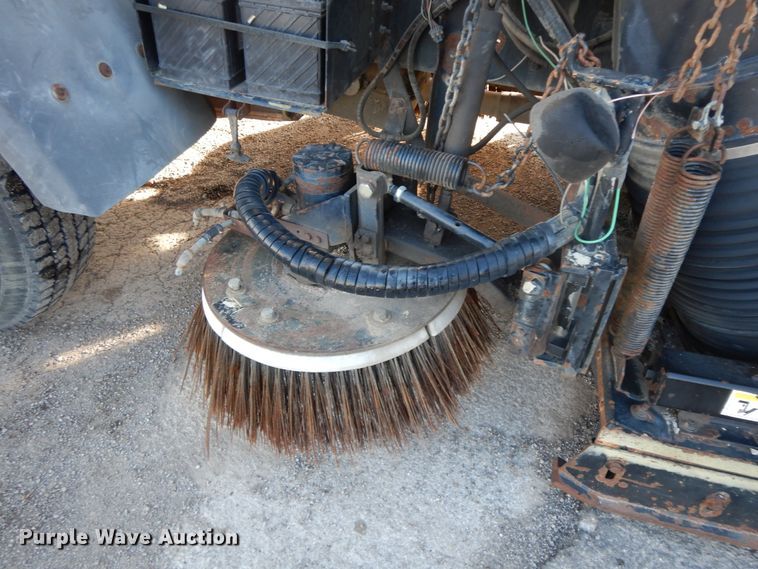 image for item GG9375 1993 Ford Cargo 7000  street sweeper truck