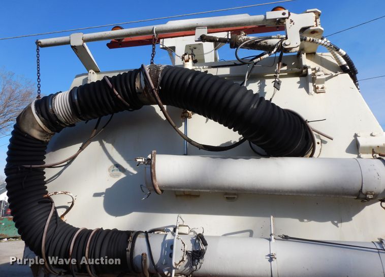 image for item GG9375 1993 Ford Cargo 7000  street sweeper truck