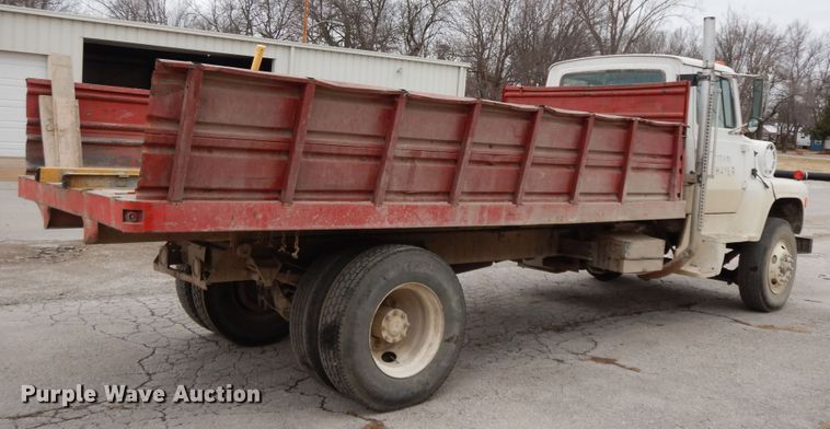 image for item GK9700 1987 Ford L8000  dump truck