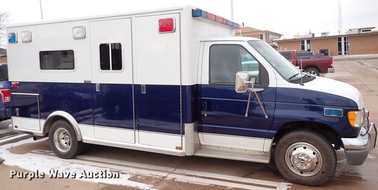 image for item HC9888 1998 Ford Econoline E450  Ambulance