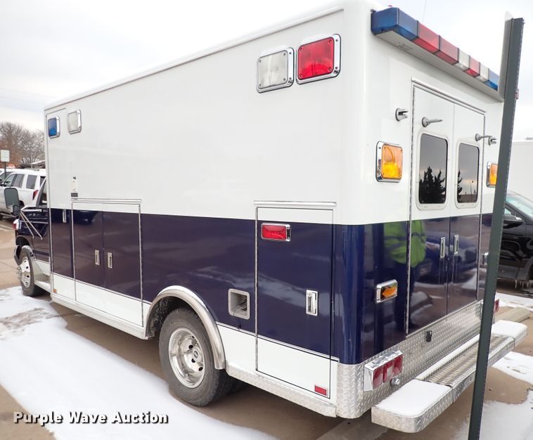 image for item HC9888 1998 Ford Econoline E450  Ambulance