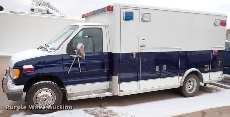 image for item HC9888 1998 Ford Econoline E450  Ambulance