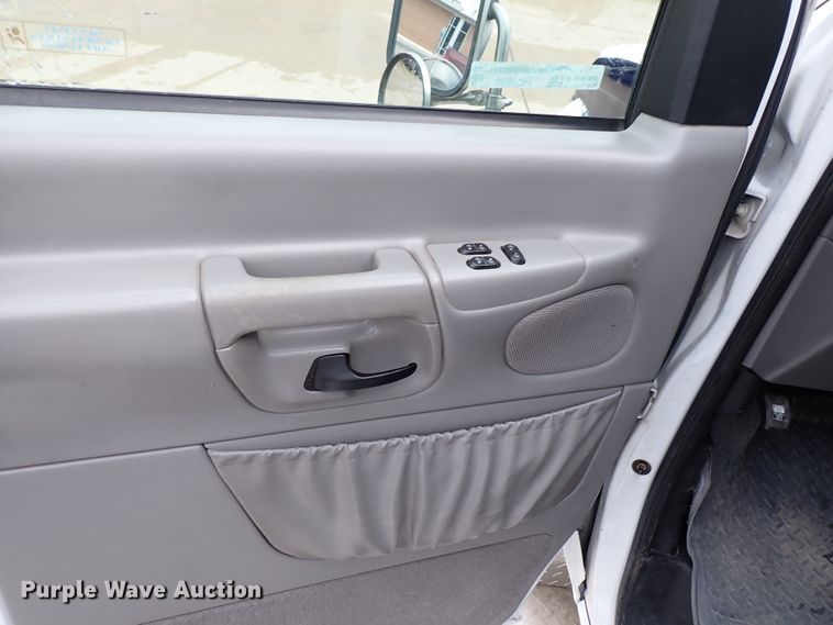 image for item HC9888 1998 Ford Econoline E450  Ambulance