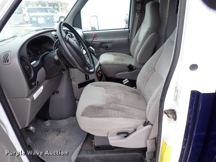 image for item HC9888 1998 Ford Econoline E450  Ambulance