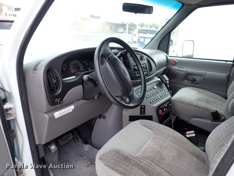 image for item HC9888 1998 Ford Econoline E450  Ambulance