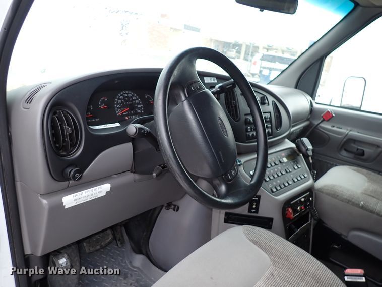 image for item HC9888 1998 Ford Econoline E450  Ambulance