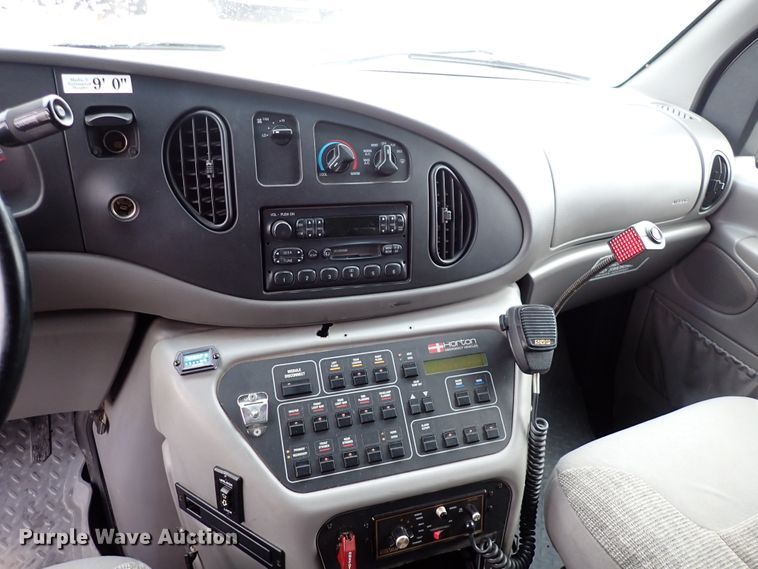 image for item HC9888 1998 Ford Econoline E450  Ambulance