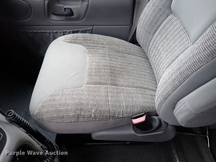 image for item HC9888 1998 Ford Econoline E450  Ambulance