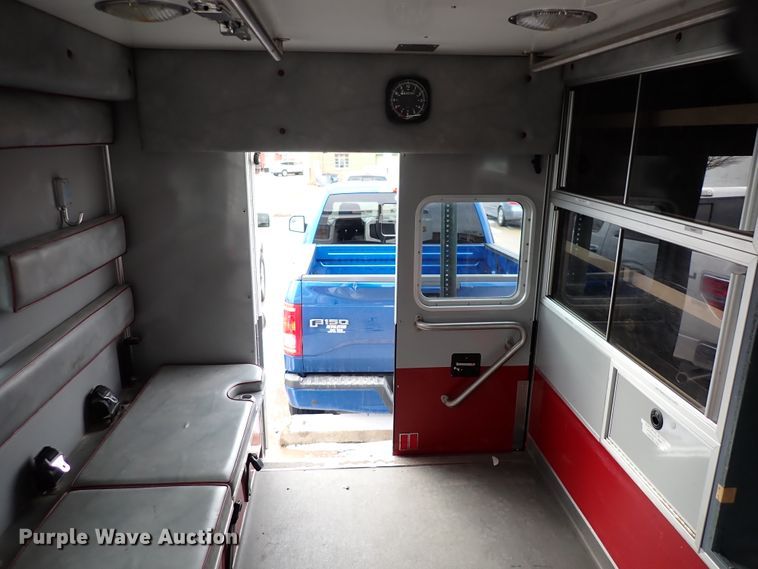 image for item HC9888 1998 Ford Econoline E450  Ambulance