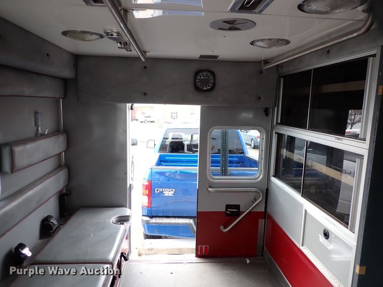 image for item HC9888 1998 Ford Econoline E450  Ambulance