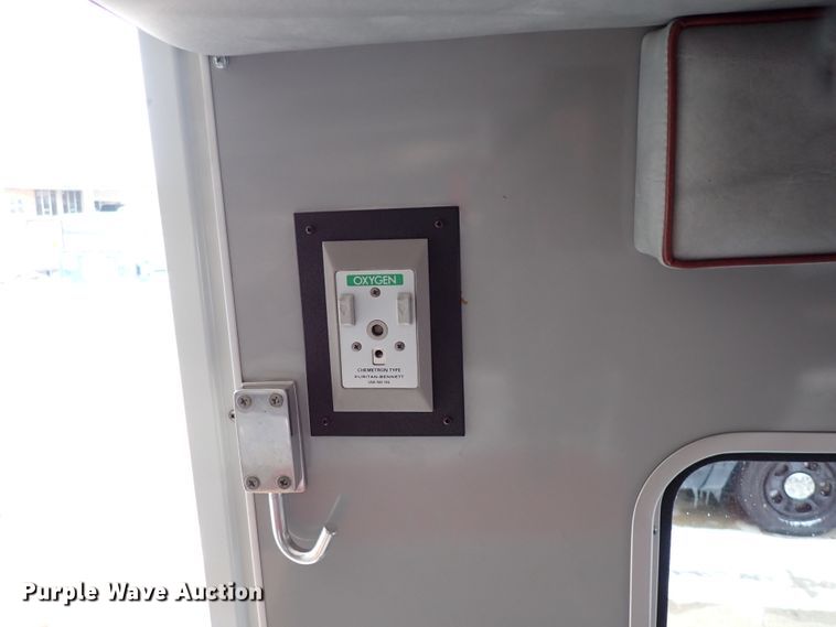 image for item HC9888 1998 Ford Econoline E450  Ambulance