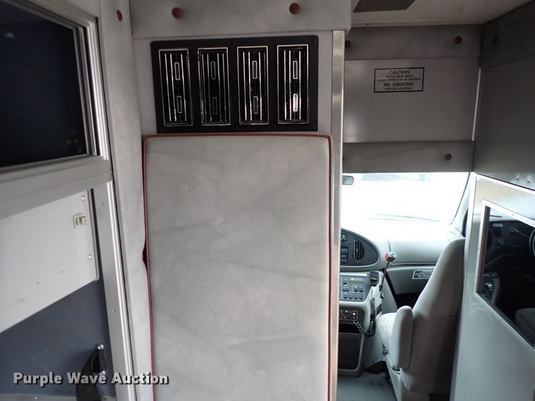 image for item HC9888 1998 Ford Econoline E450  Ambulance