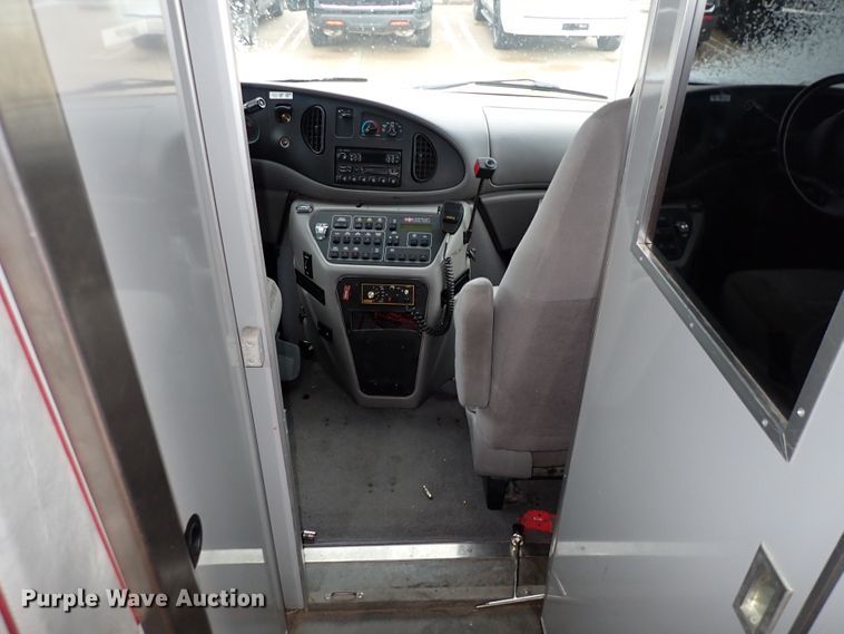 image for item HC9888 1998 Ford Econoline E450  Ambulance